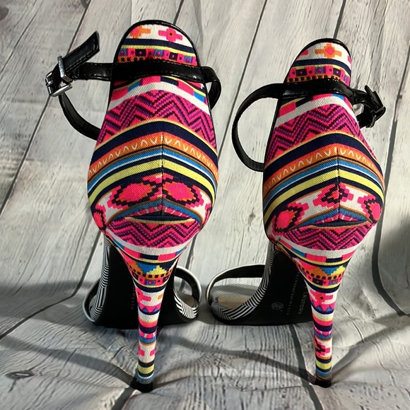 Chinese Laundry 8.5 Heels - Picture 2 of 7